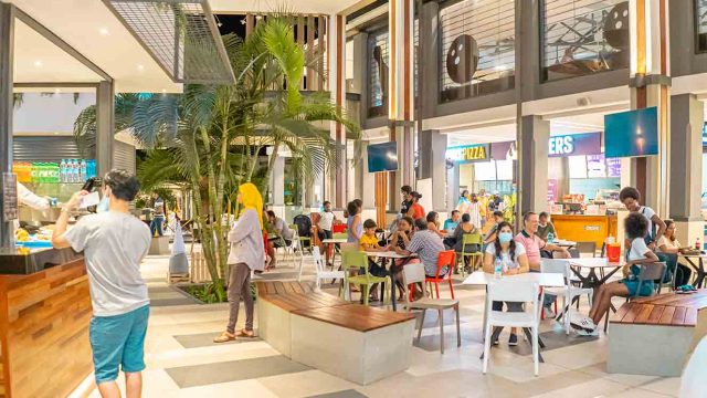 Food court at Cascavelle Food court at Cascavelle